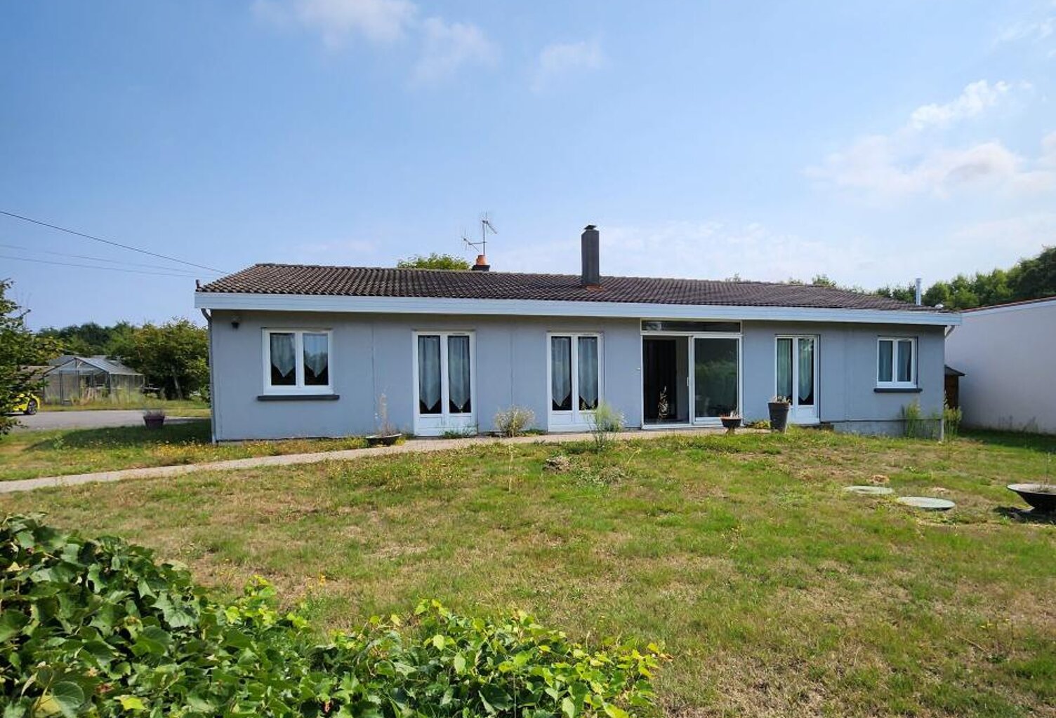 Plain-pied familiale, 4 chambres + bureau, jardin et piscine — photo 1