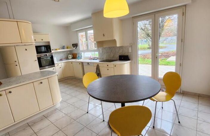 Plain-pied familiale, 4 chambres + bureau, jardin et piscine — photo 5