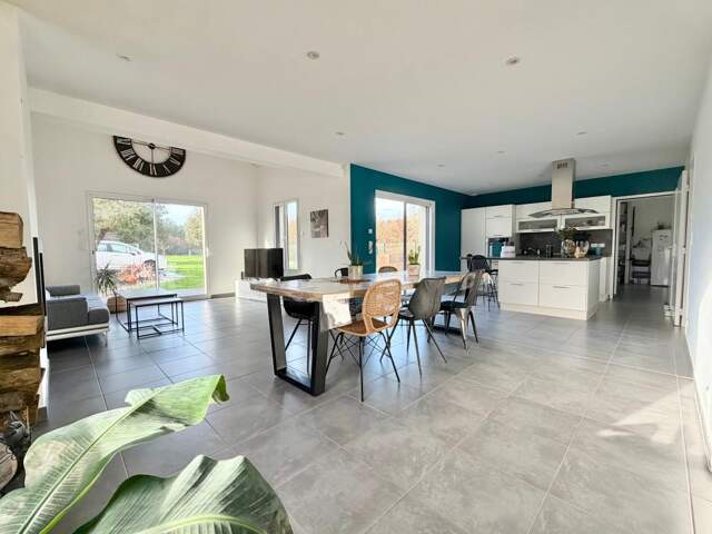 Maison À Vendre — photo du bien