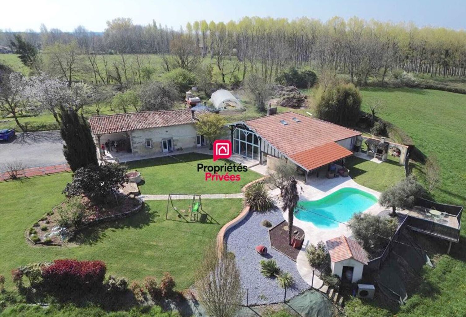 Propriété en pierre 273m² - Piscine chauffée - Atelier - 4,7 ha — photo 1