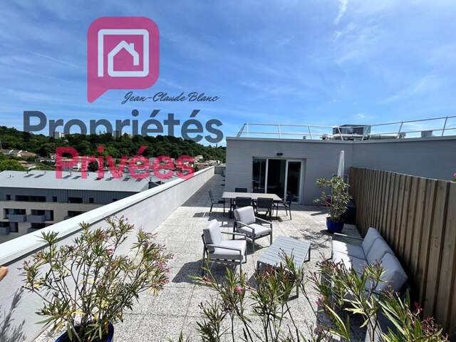 Appartement T3 avec 2 suites  , de 97 m2  de superficie habitable environ moderne  au 6 eme et dernier étage avec une vue panoramique — photo du bien