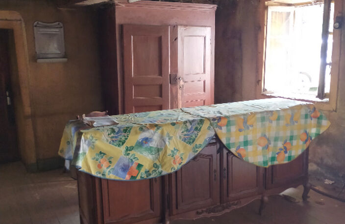 Celles sur Durolle (63250) Ensemble immobilier Maison (+/-160m2) + grange (+/- 270m2) + terrain constructible (+/-3500m2) — photo 4