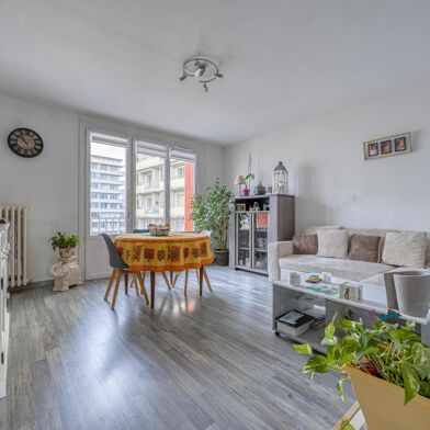 Appartement 4 pièces 240000 €