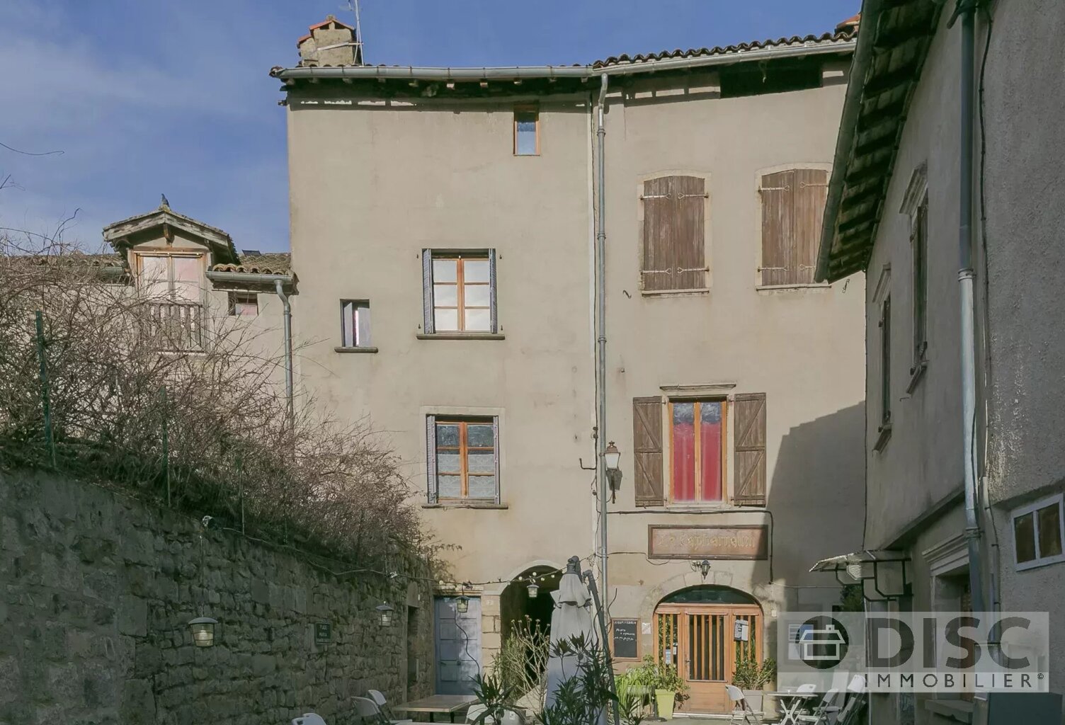 Maison de village sur place sans circulation. — photo 1