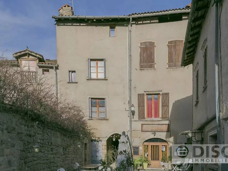 Maison de village sur place sans circulation. — photo 1
