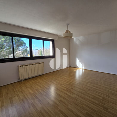 Appartement 3 pièces 990 €