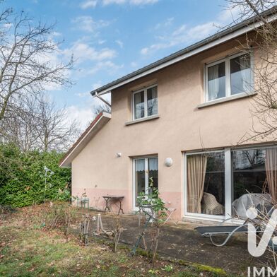 Appartement 5 pièces 374000 €