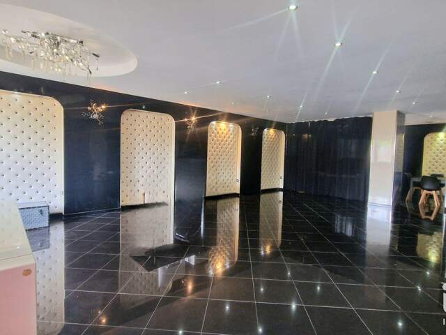 Vente Murs commerciaux 330 m&sup2; — photo du bien
