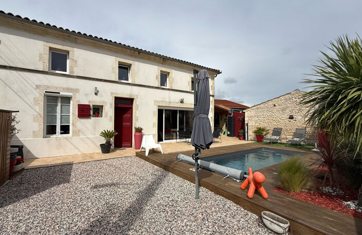 ROYAN   Élégante Maison Charentaise rénovée avec piscine, et — photo 4