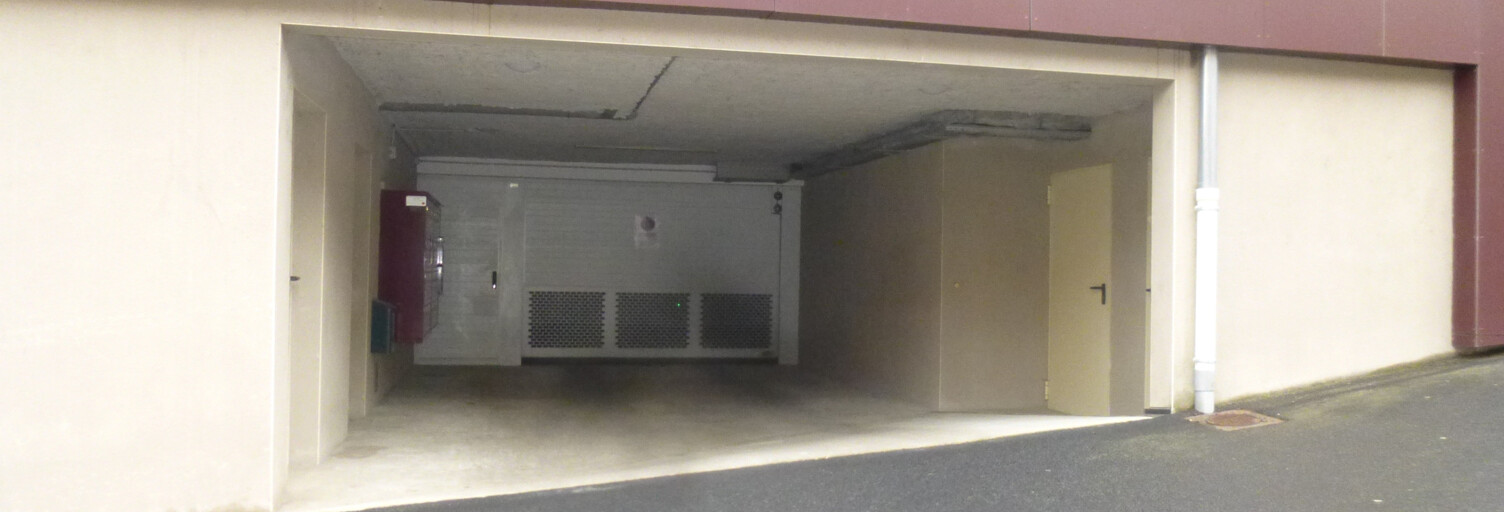 Garage   m² à louer à Le Puy-en-Velay (43000)