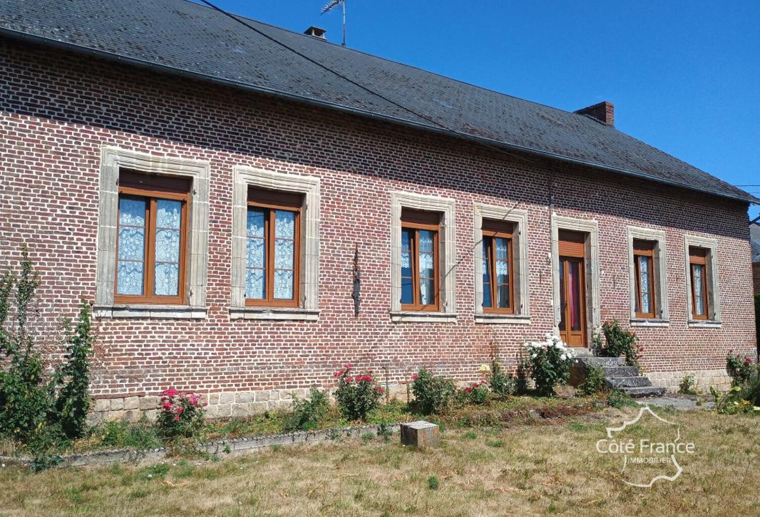 AISNE (02) - ROGNY - Ancienne ferme sur plus de 6.700 m2 de — photo 1