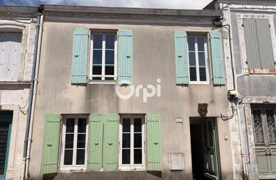 Maison T5 en centre-ville de MARENNES — photo du bien