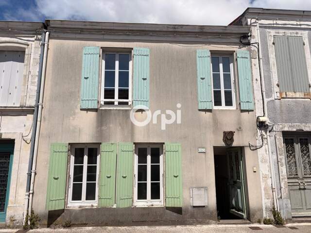 Maison T5 en centre-ville de MARENNES — photo du bien