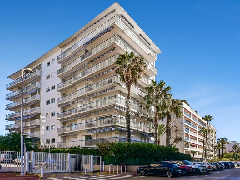 06400 - CANNES PALM BEACH - EMPLACEMENT ULTRA RECHERCHÉ- VUE MER LATÉRALE - 3 PIÈCES AVEC 2 TERRASSES - 2 SALLES D'EAU — photo 1