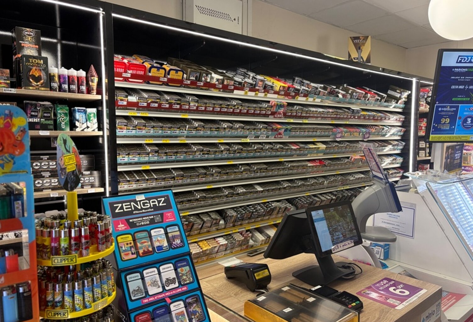 À vendre – Fonds de commerce Tabac / Loto / Presse / Cave à cigares – Dax (40) — photo 1