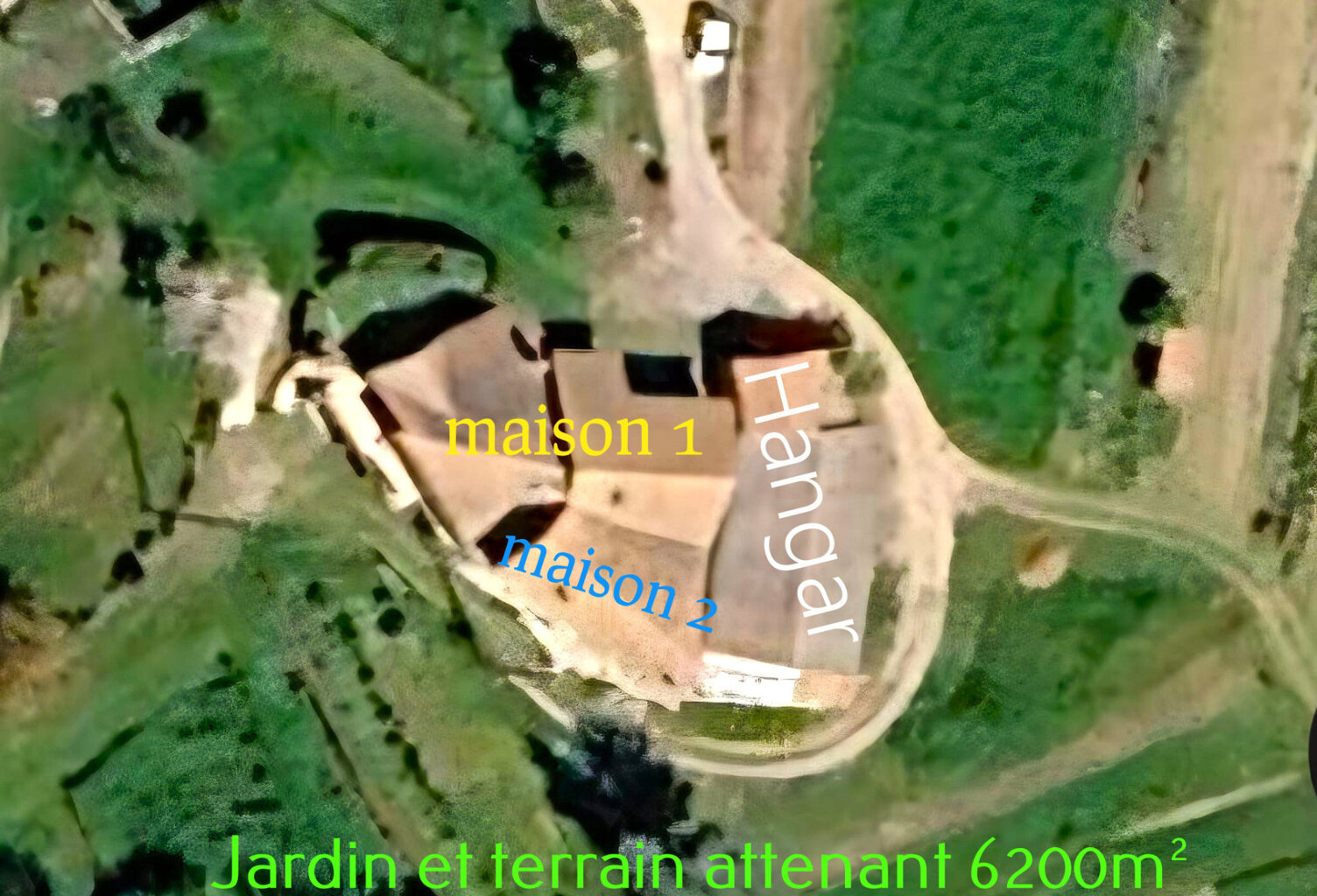 Tènement immobilier : 2 habitations et un ancien hangar agricole - 6200m² autour de la maison + bois de chênes 9700m² - source et un bassin — photo 1