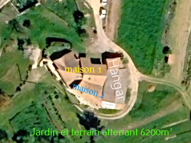 Tènement immobilier : 2 habitations et un ancien hangar agricole - 6200m² autour de la maison + bois de chênes 9700m² - source et un bassin — photo du bien