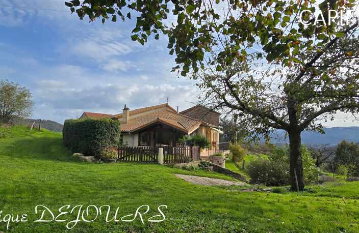 Tènement immobilier : 2 habitations et un ancien hangar agricole - 6200m² autour de la maison + bois de chênes 9700m² - source et un bassin — photo 2