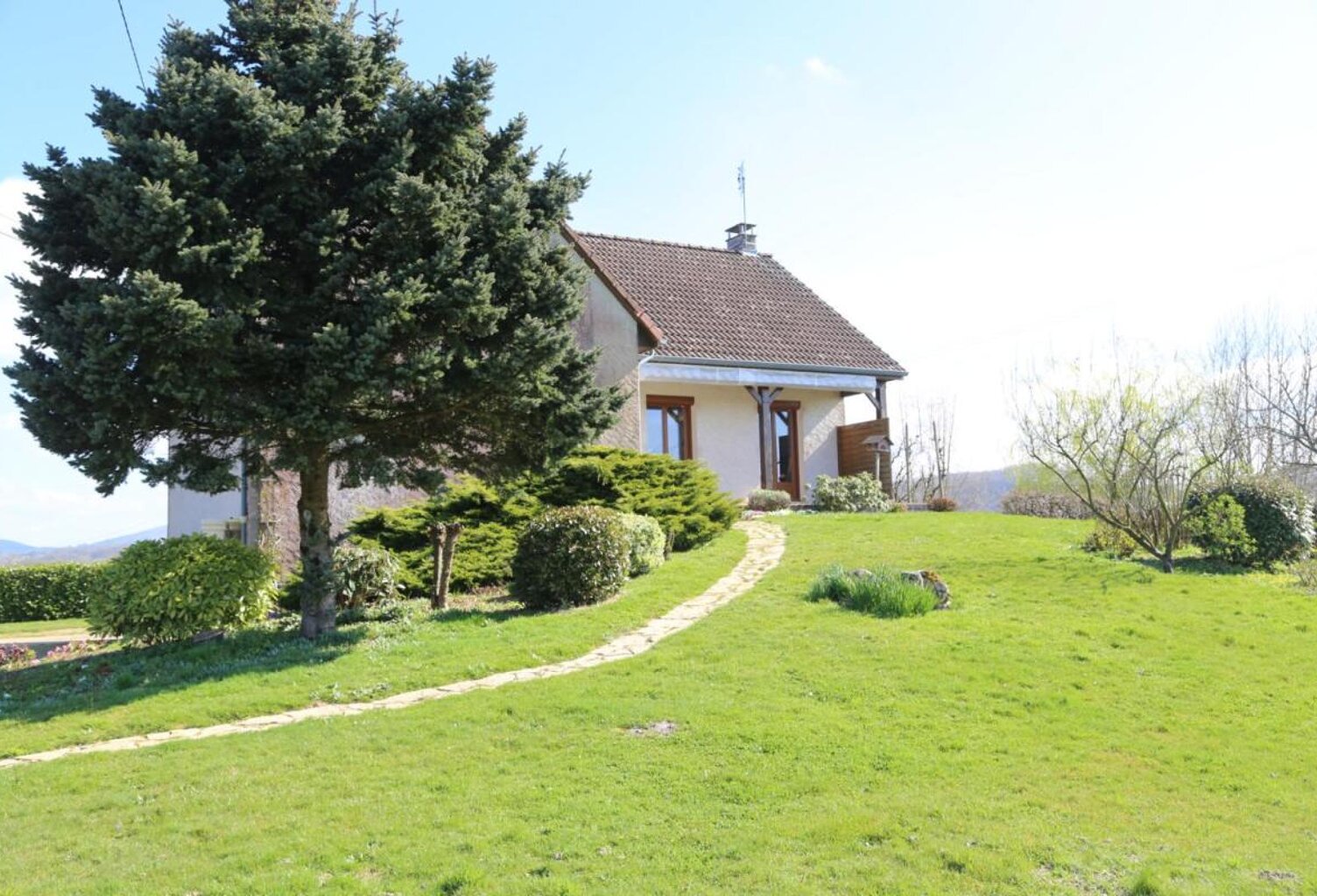 Pavillon sur 4 881 m² avec vue dégagée — photo 1
