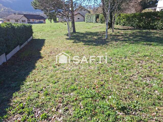 Terrain constructible — photo du bien