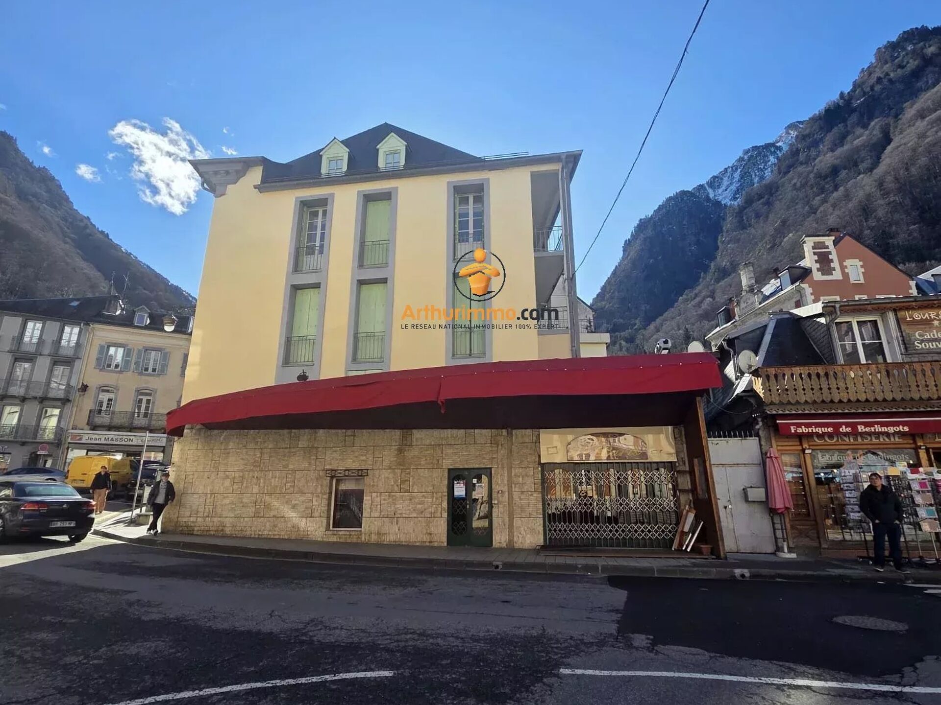 Local commercial 9 pièces 355 m² · à Cauterets · 355 m² · 682 500 €