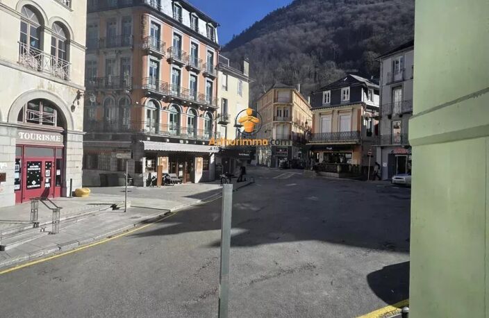 CAUTERETS – PLEIN CENTRE – ENSEMBLE IMMOBILIER À FORT POTENTIEL — photo 3