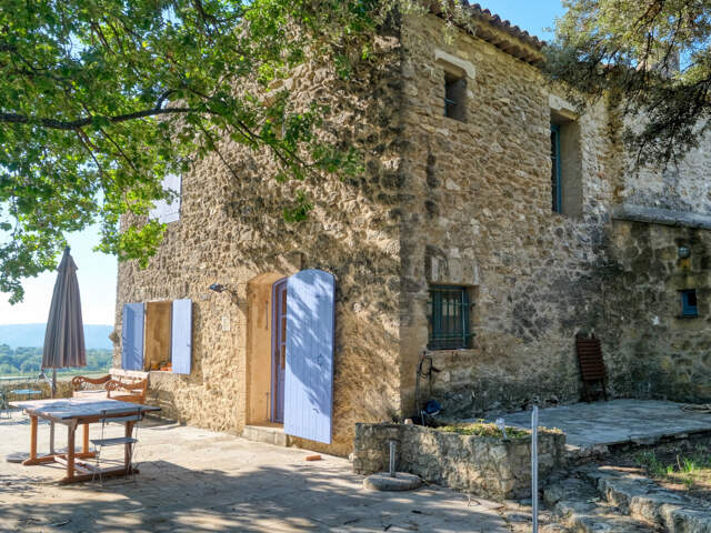 Une propriété historique unique en plein coeur du Luberon su — photo du bien
