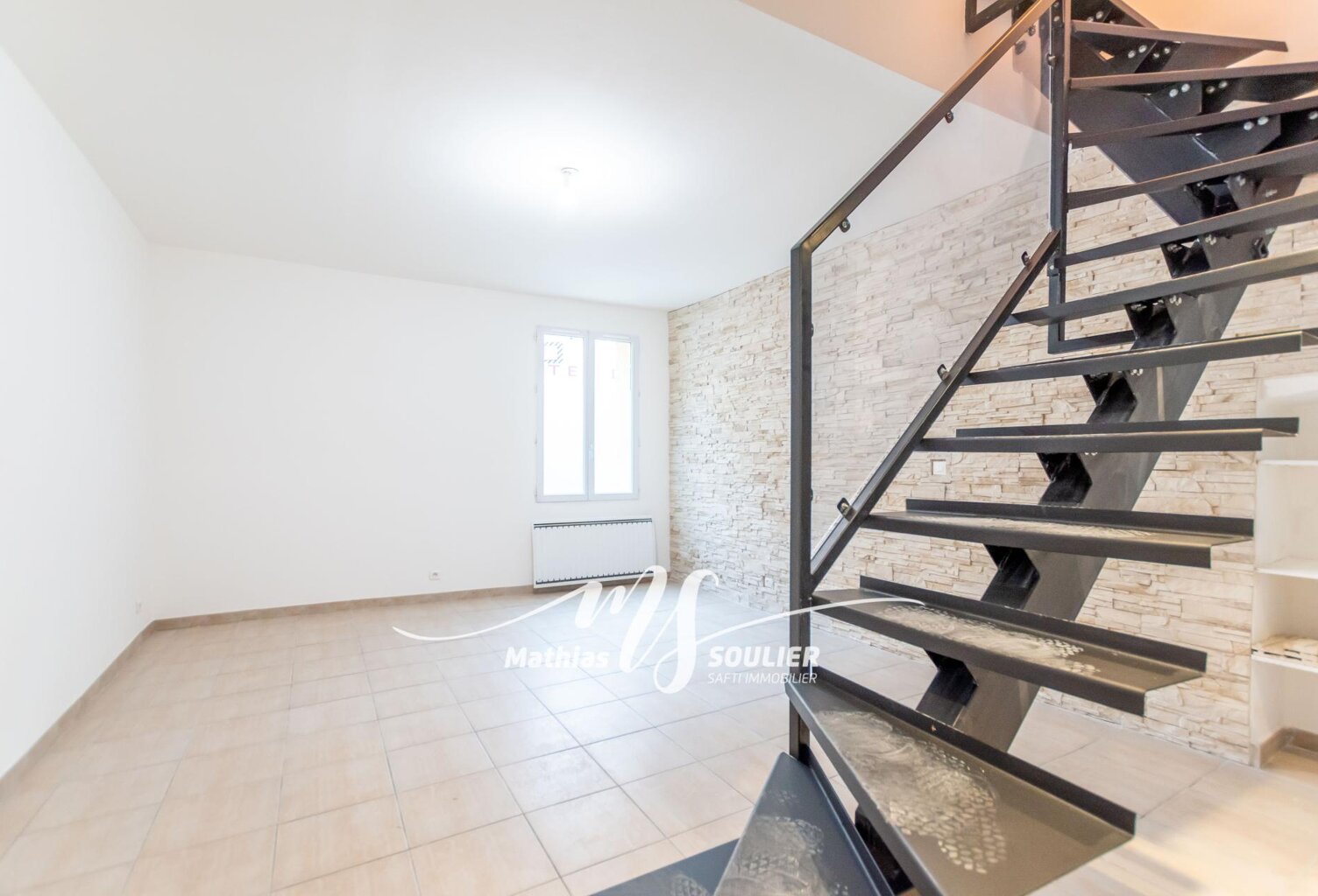 T3 duplex rénové de 63.74 m² proche centre Rousset — photo 1