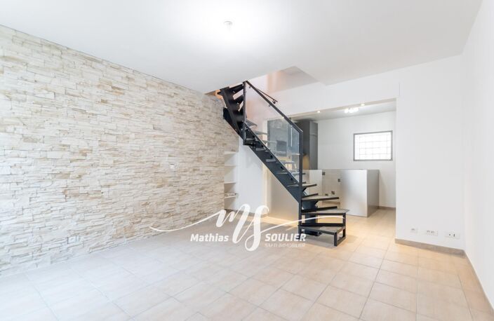 T3 duplex rénové de 63.74 m² proche centre Rousset — photo 2