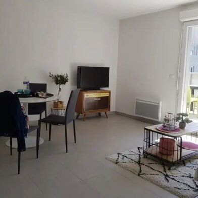 Appartement 3 pièces 912 €