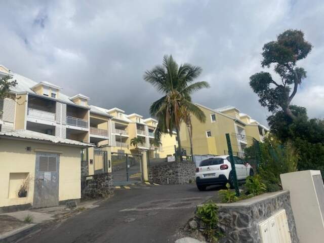 A louer Appartement 2 pièces 49 m² sur BELLE PIERRE (974) — photo du bien