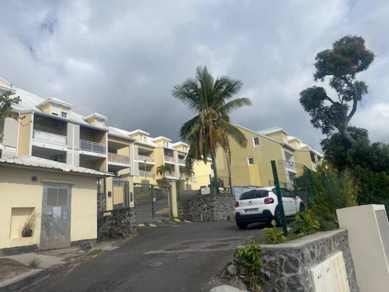 A louer Appartement 2 pièces 49 m² sur BELLE PIERRE (974) — photo 1