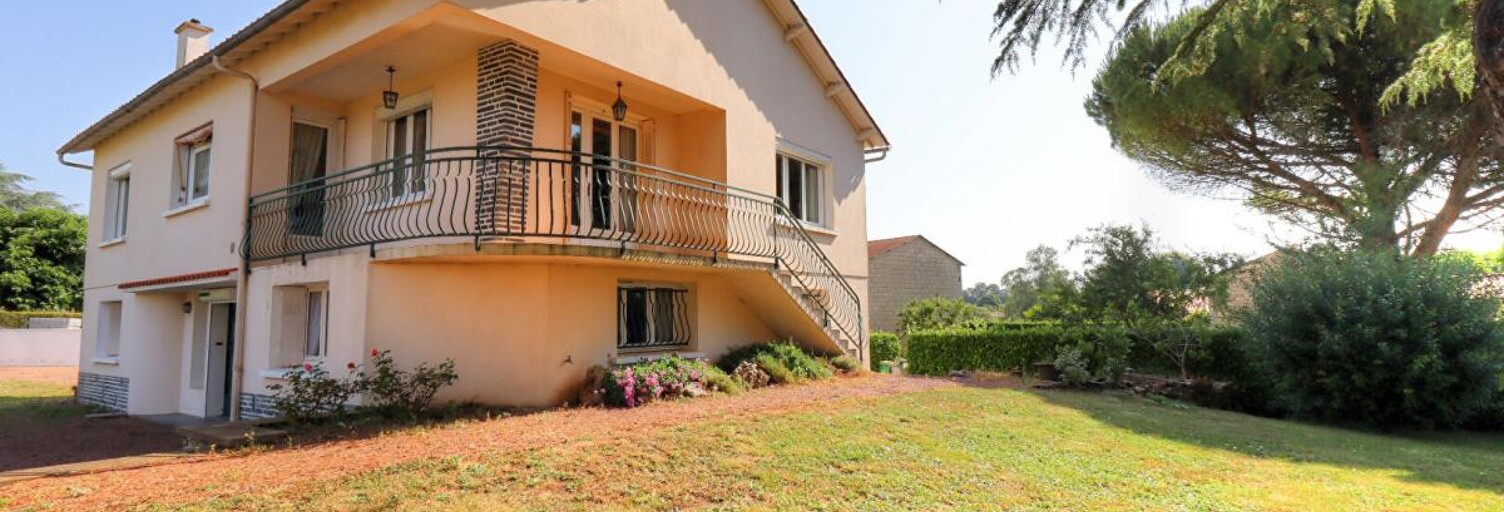 Maison 5 Pièces 132 m² à vendre à Sainte-Ouenne (79220)