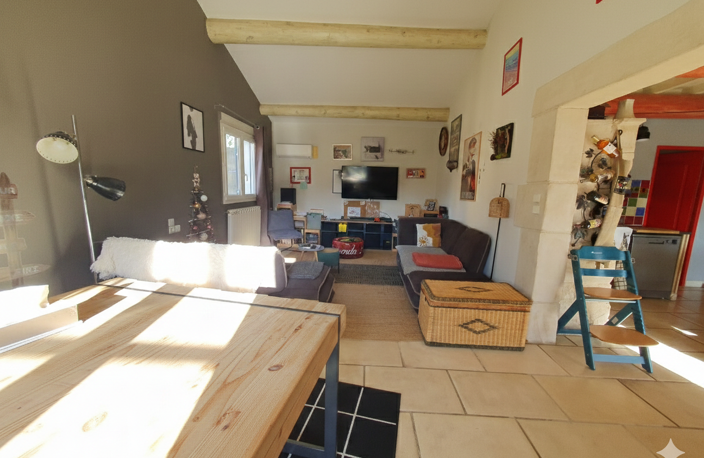 ENTRE NIMES ET BEAUCAIRE : Propriété constituée d'une Villa — photo 3
