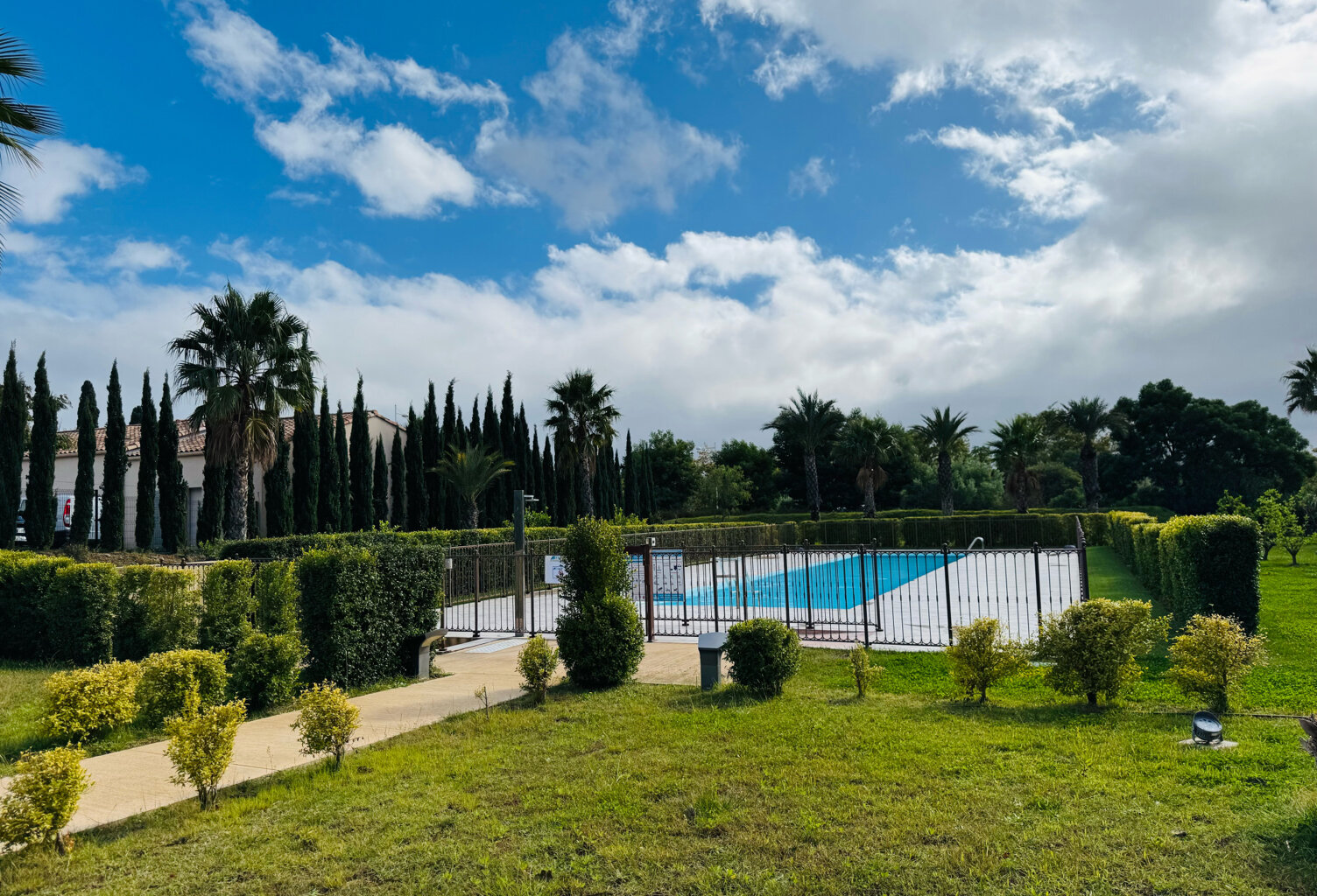 2 PIECES / GARAGE / PISCINE - BORMES LES MIMOSAS — photo 1