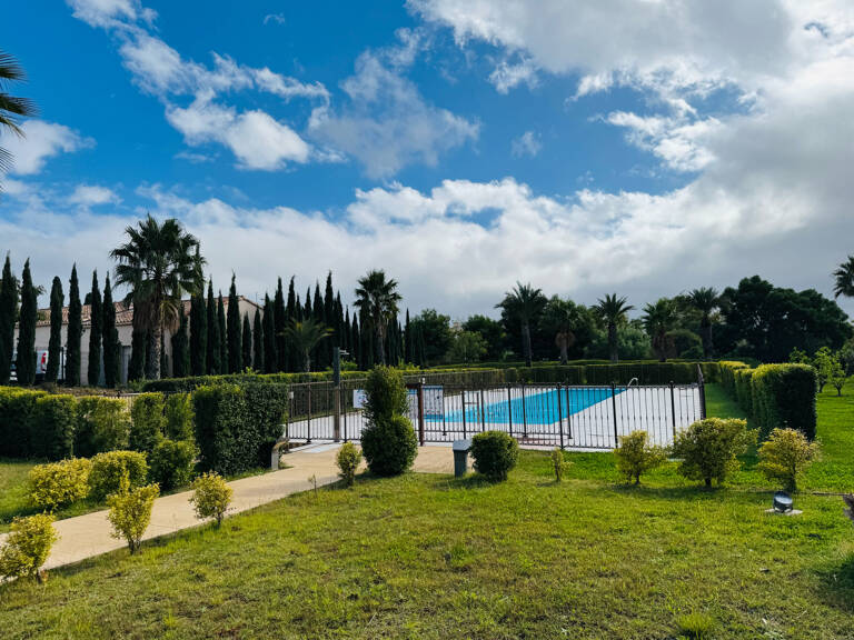 2 PIECES / GARAGE / PISCINE - BORMES LES MIMOSAS — photo 1
