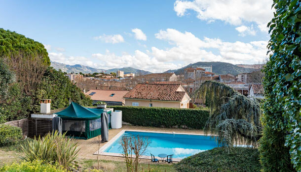 Villa / Maison 8 pièces  à vendre Aubagne 13400