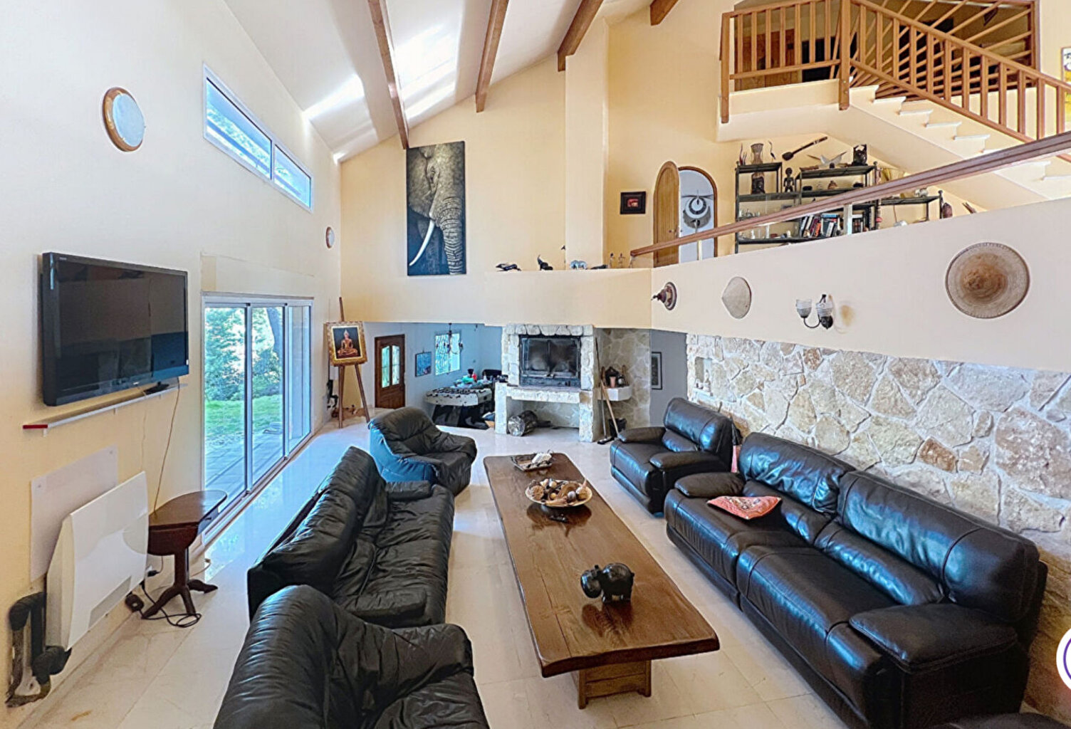 Maison Hyeres  9 pièce(s)  390 M2   1700 M 2 terrain — photo 1