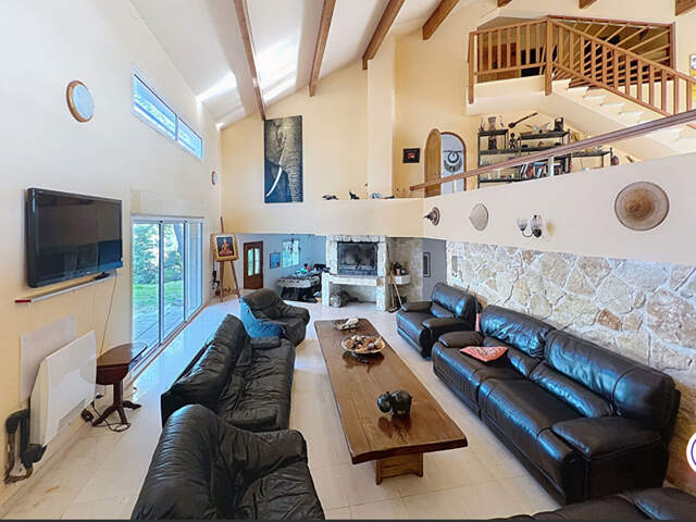 Maison Hyeres  9 pièce(s)  390 M2   1700 M 2 terrain — photo du bien