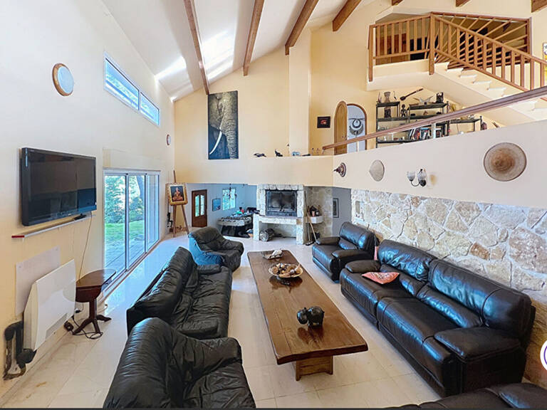 Maison Hyeres  9 pièce(s)  390 M2   1700 M 2 terrain — photo 1