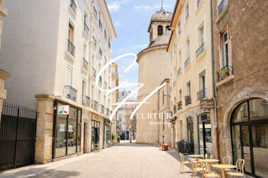 Appartement 4 pièces 275000 €