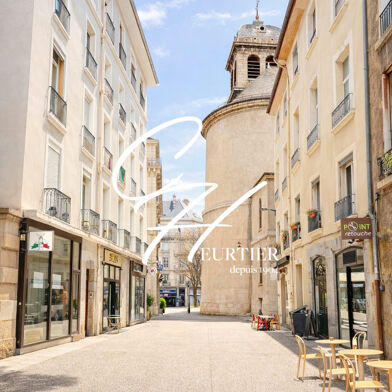 Appartement 4 pièces 275000 €