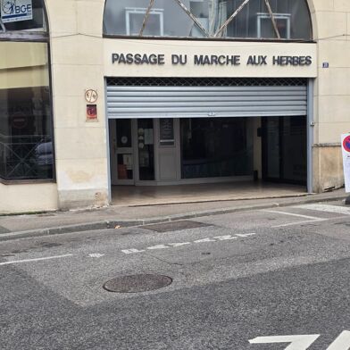 Commerce 1 pièces 68000 €