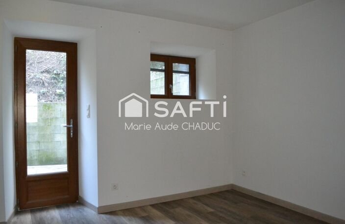 Immeuble 105 m2 sur trois niveaux, cour — photo 3
