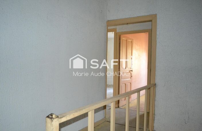 Immeuble 105 m2 sur trois niveaux, cour — photo 4