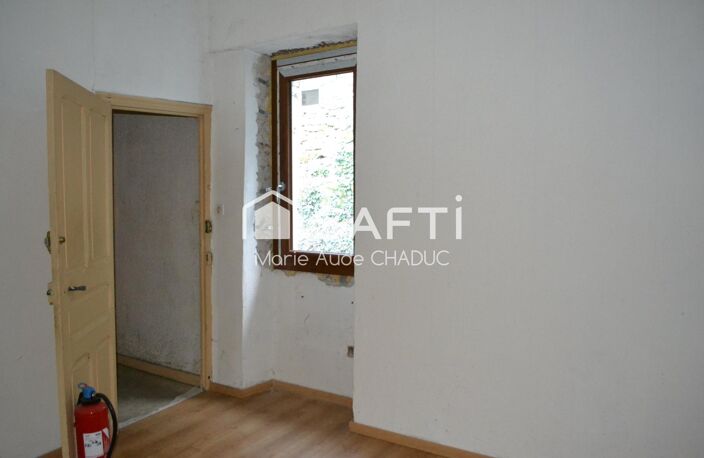 Immeuble 105 m2 sur trois niveaux, cour — photo 5