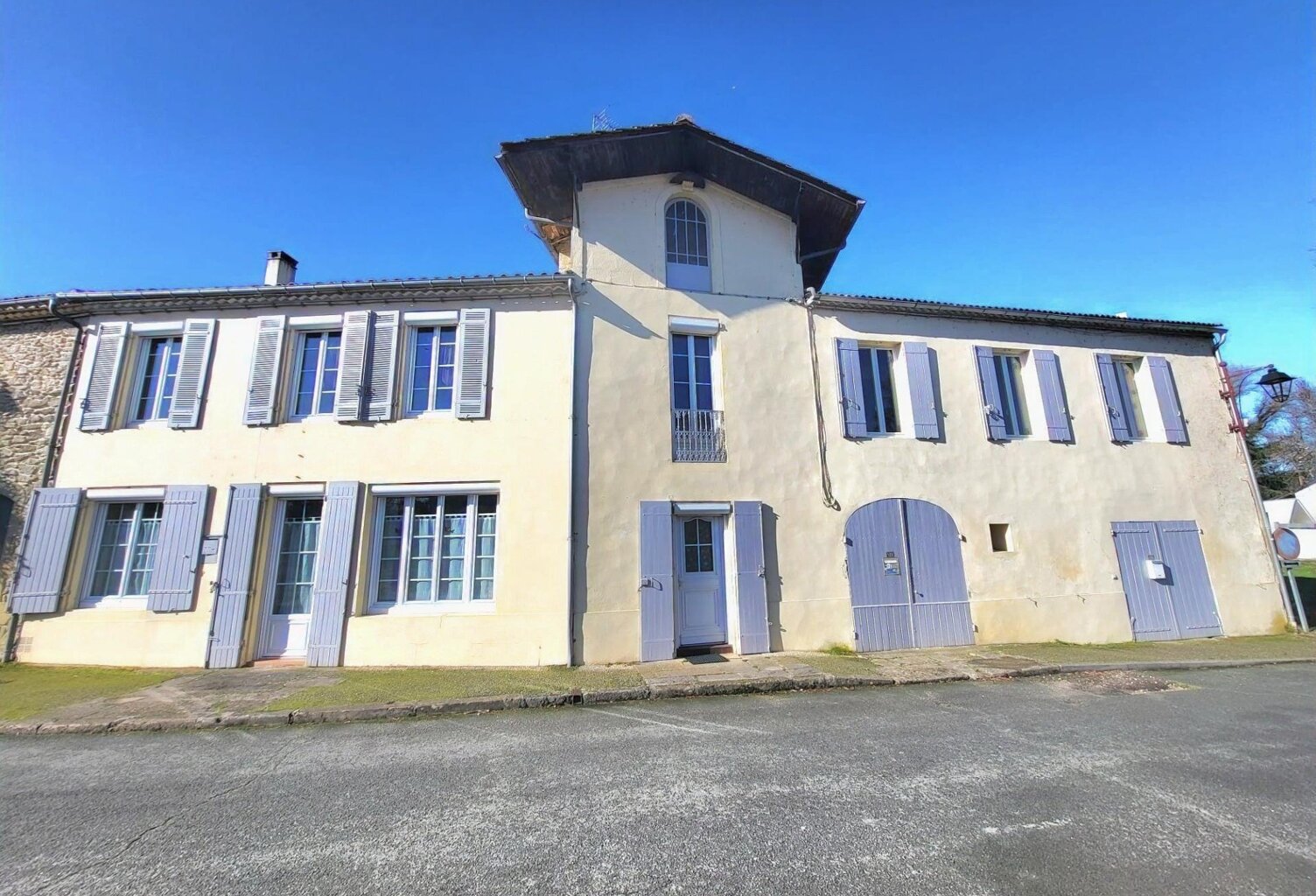 Belle maison de 267m2 avec un appartement de 67m2. — photo 1