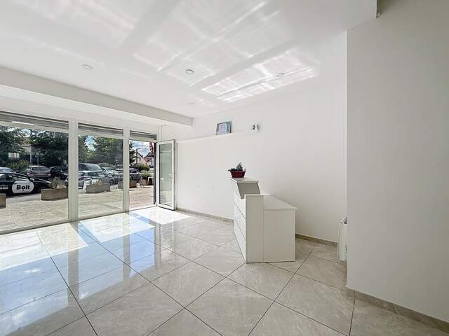 LOCATION  LOCAL COMMERCIAL — photo du bien