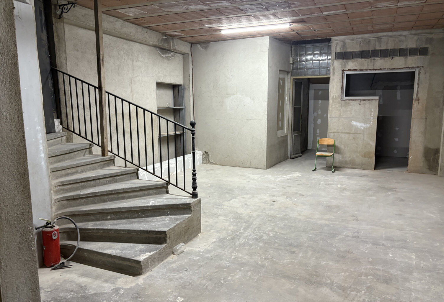 location remise de 100m2  environ avec toilettes et  lave-ma — photo 1