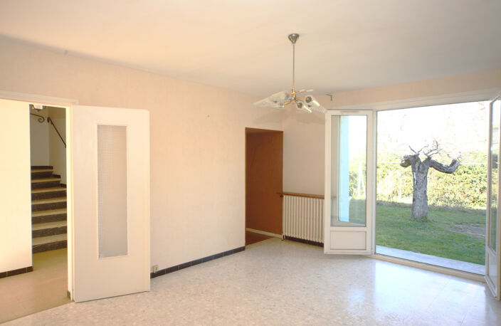 Maison de 103 m2, T5, jusqu'à 4 chambres, sur terrain de 590 — photo 2
